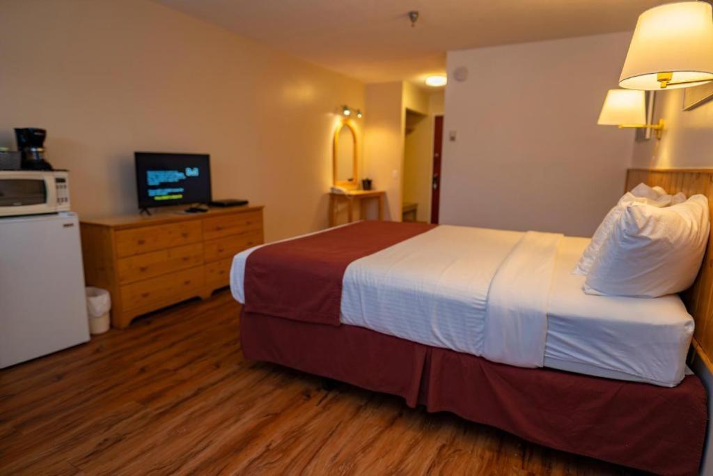 ווייטהורס Canadas Best Value Inn- Riverview Hotel מראה חיצוני תמונה