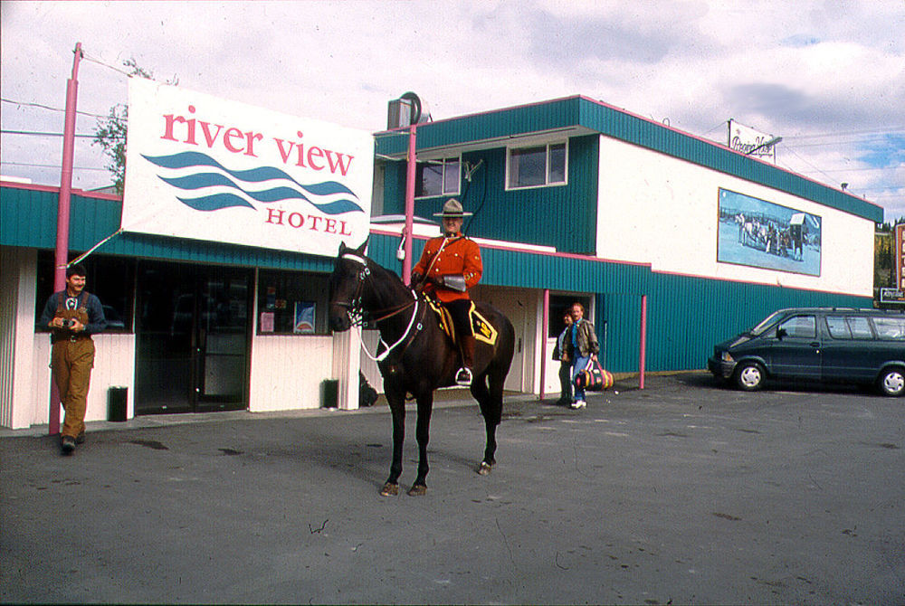 ווייטהורס Canadas Best Value Inn- Riverview Hotel מראה חיצוני תמונה